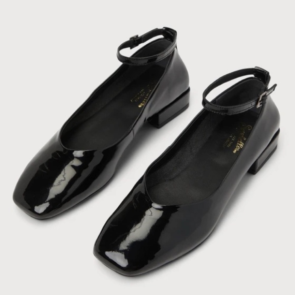 NWT Seychelles Pumpkin Flat in Black Patent Leather